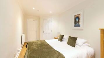 3 bedrooms, iron/ironing board, travel crib, WiFi