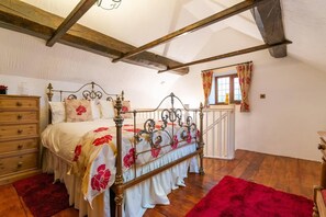 Cottage, 1 Queen Bed | 1 bedroom, free WiFi, bed sheets - Beautiful Luxury Cottage on Lake Side, England (Leek)