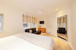 8 bedrooms, desk, iron/ironing board, WiFi