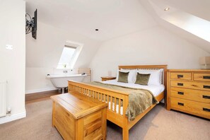 8 habitaciones, escritorio, tabla de planchar con plancha y wifi 