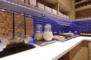 Desayuno buffet diario (USD 12.01 por persona)