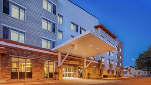 A multi-story hotel with a covered entrance and a stone facade. - Hyatt Place Flagstaff (Flagstaff)