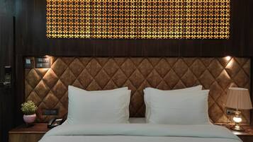 Royal Room | Premium bedding, desk, blackout curtains, soundproofing