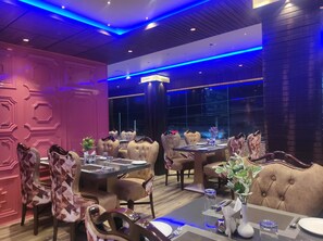 مطعم