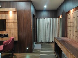 Ropa de cama de alta calidad, escritorio y cortinas blackout 