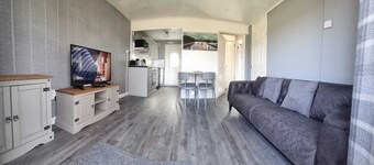 Watkin Cabin – Peaceful 2-Bed Chalet Near Snowdonia & Caernarfon