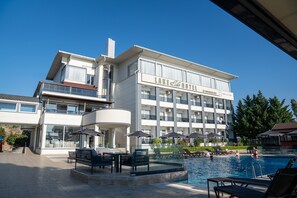 Front of property - LAKE LİFE HOTEL (Iznik)