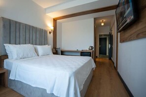 Basic Room, 1 Double Bed | Egyptian cotton sheets, premium bedding, free minibar items - LAKE LİFE HOTEL (Iznik)