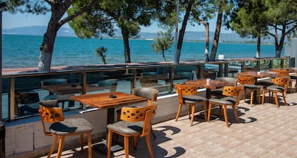 LAKE LİFE HOTEL