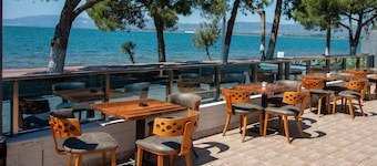 LAKE LİFE HOTEL