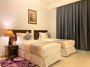 2 Schlafzimmer, Schreibtisch, Bügeleisen/Bügelbrett, Bettwäsche