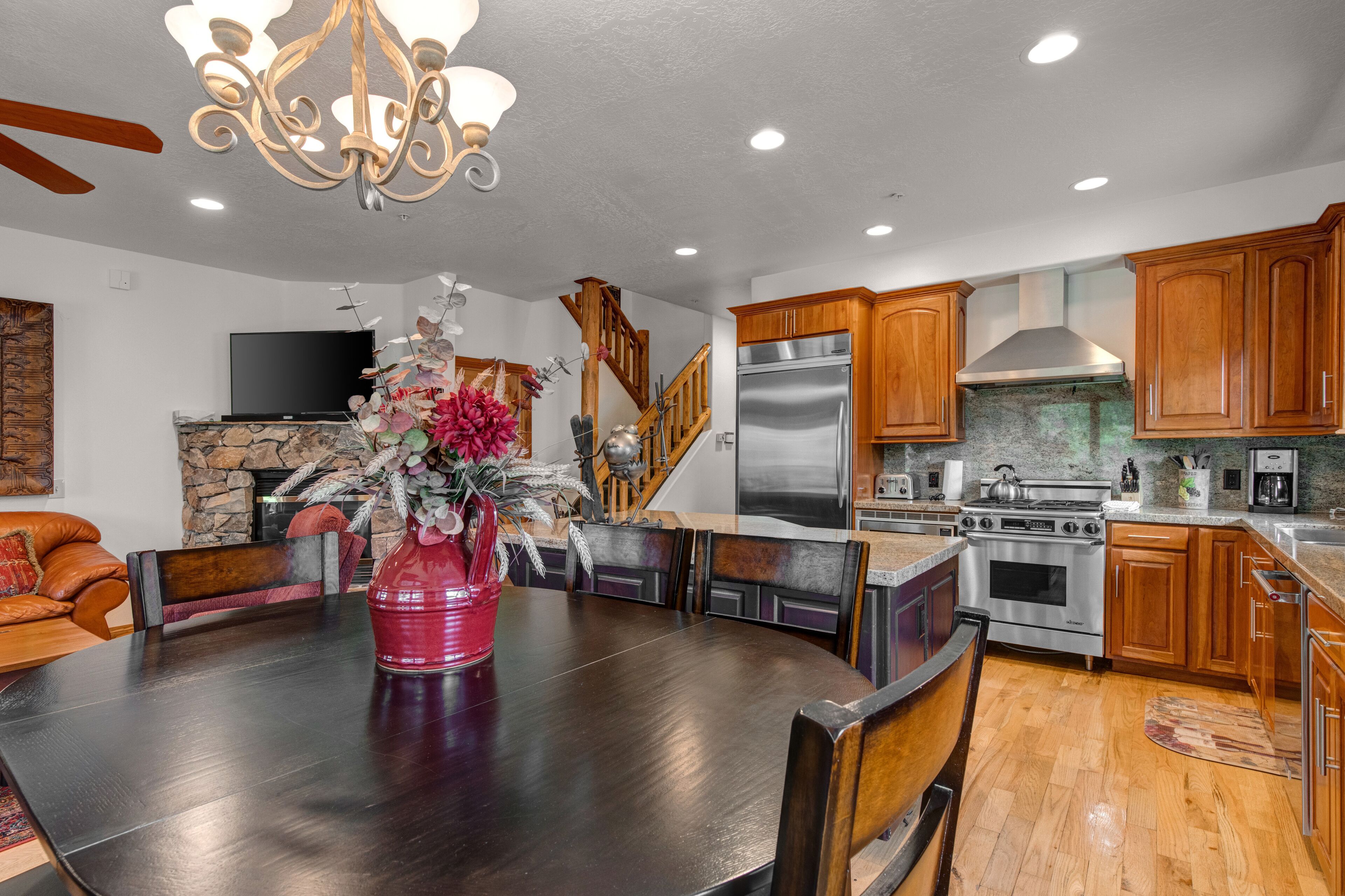 Mountainside Getaway with Private Hot Tub & Year-Round Recreation! Park City Rossie Hill 536