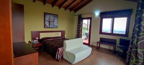 ดีลักซ์เพนท์เฮาส์, 2 ห้องนอน, ห้องครัว | ผ้าปูที่นอนฝ้ายอียิปต์, เครื่องนอนระดับพรีเมียม, ตู้นิรภัยในห้องพัก