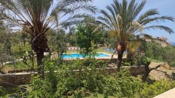 Seasonal outdoor pool, pool umbrellas, sun loungers