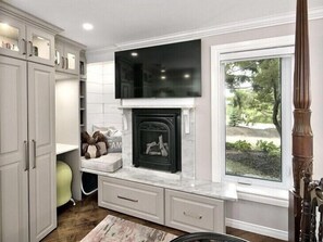 Télévision, cheminée