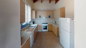 Refrigerador, microondas, horno y lavavajillas