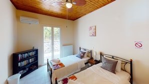 3 bedrooms, iron/ironing board, free WiFi, bed sheets