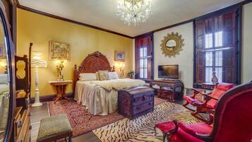 2 bedrooms, desk, internet, bed sheets
