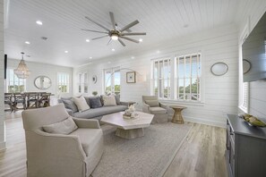 Casa, varias camas | Área de sala de estar