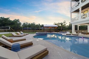 Casa, varias camas | Alberca | Alberca al aire libre