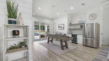 House, Multiple Beds | Private kitchen | Oven