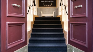 A staircase leading to a room with a sign reading "BRUNELLESCHI". - Brunelleschi Holidays Hostel (Rome)