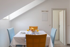 Apartment (Two Bedroom apartment with Balcony) | Dining room - Apartment Dubrovnik Karaka (Dubrovnik)