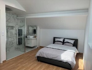 5 bedrooms, iron/ironing board, free WiFi, bed sheets - Magnifique Maison Avec Jacuzzi (Marseille)