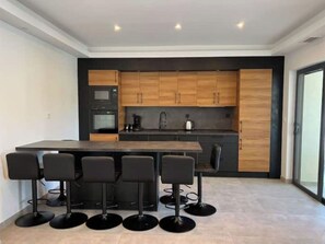 Micro-ondas, fogão, cooktop, lava-louças