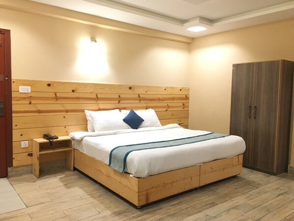 Laptop workspace, free WiFi