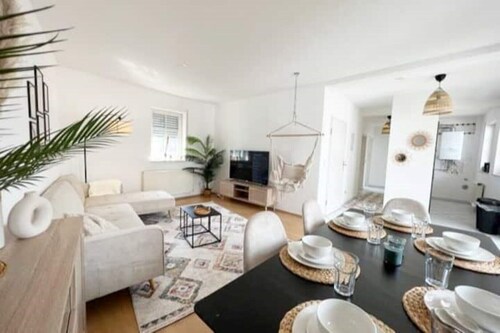 Boholounge/ U-Bahn, viel Platz, Balkon, STeLLpLaTZ