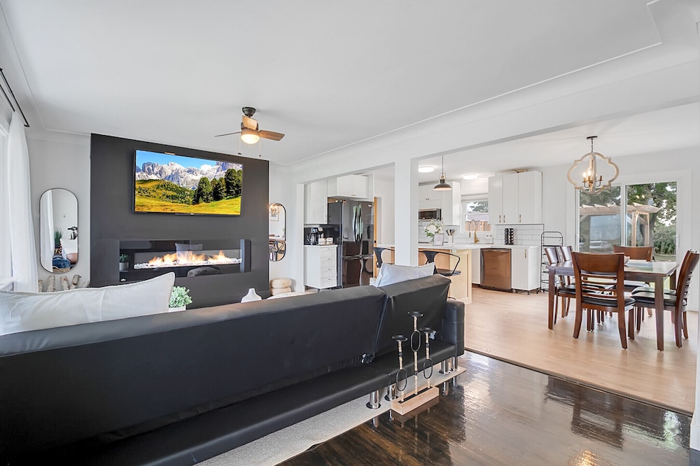 3 bdr cottage/ hot tub-close to marina+golf course