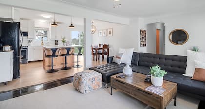 3 bdr cottage w/pool & hot tub-close to marina & golf course