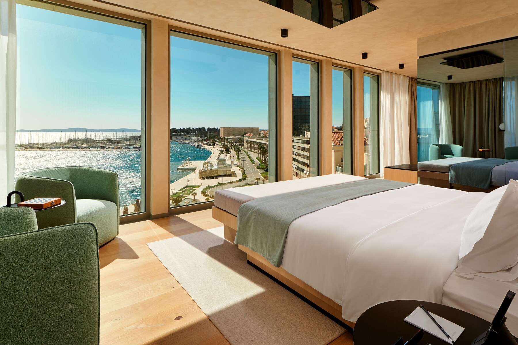 Ambasador Suite with Sea View | Hypo-allergenic bedding, minibar, in-room safe, blackout curtains