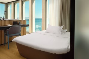 Hypo-allergenic bedding, minibar, in-room safe, blackout curtains - Hotel Ambasador (Split)