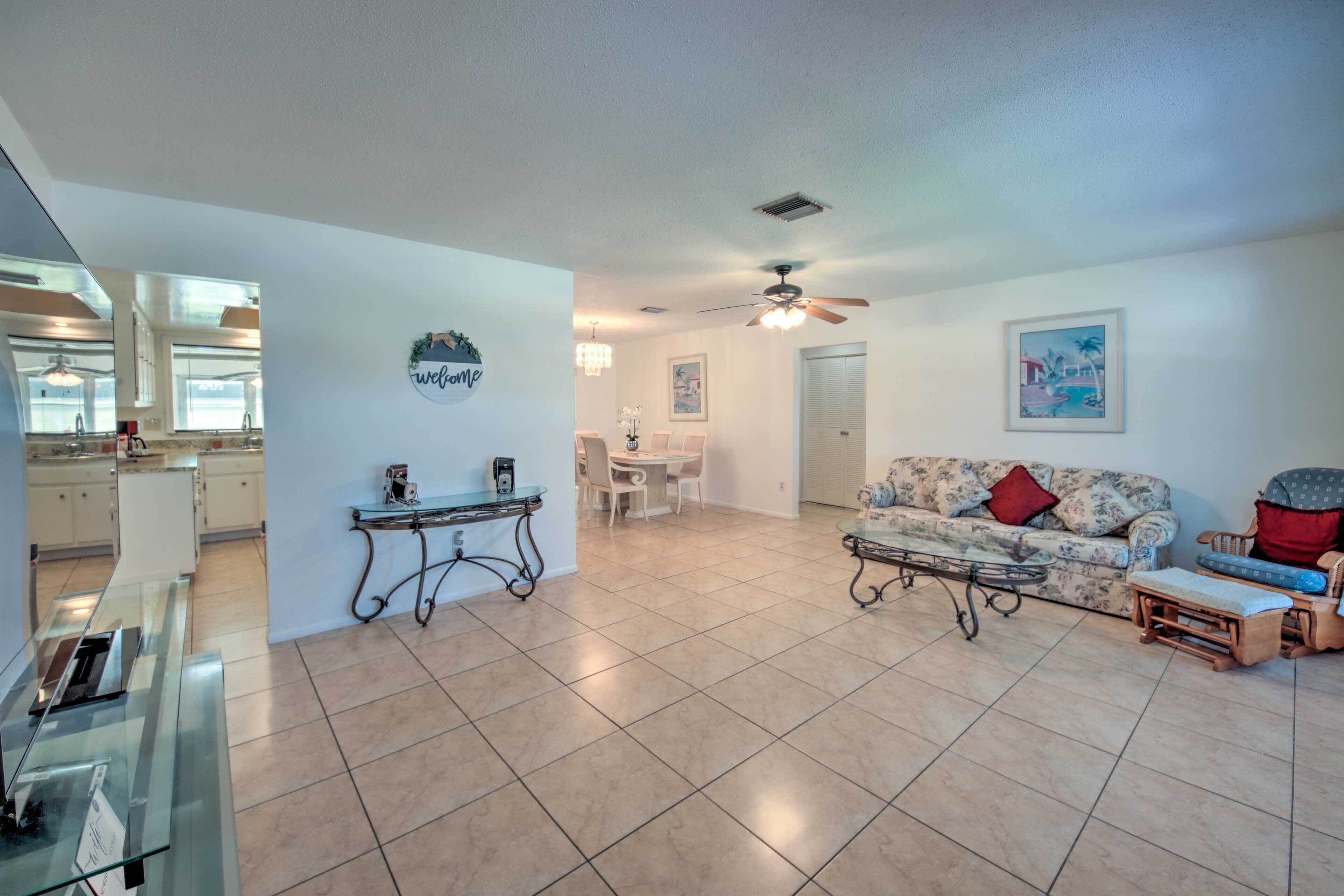 Port Charlotte Retreat ~ 4 Mi to Beach Park!