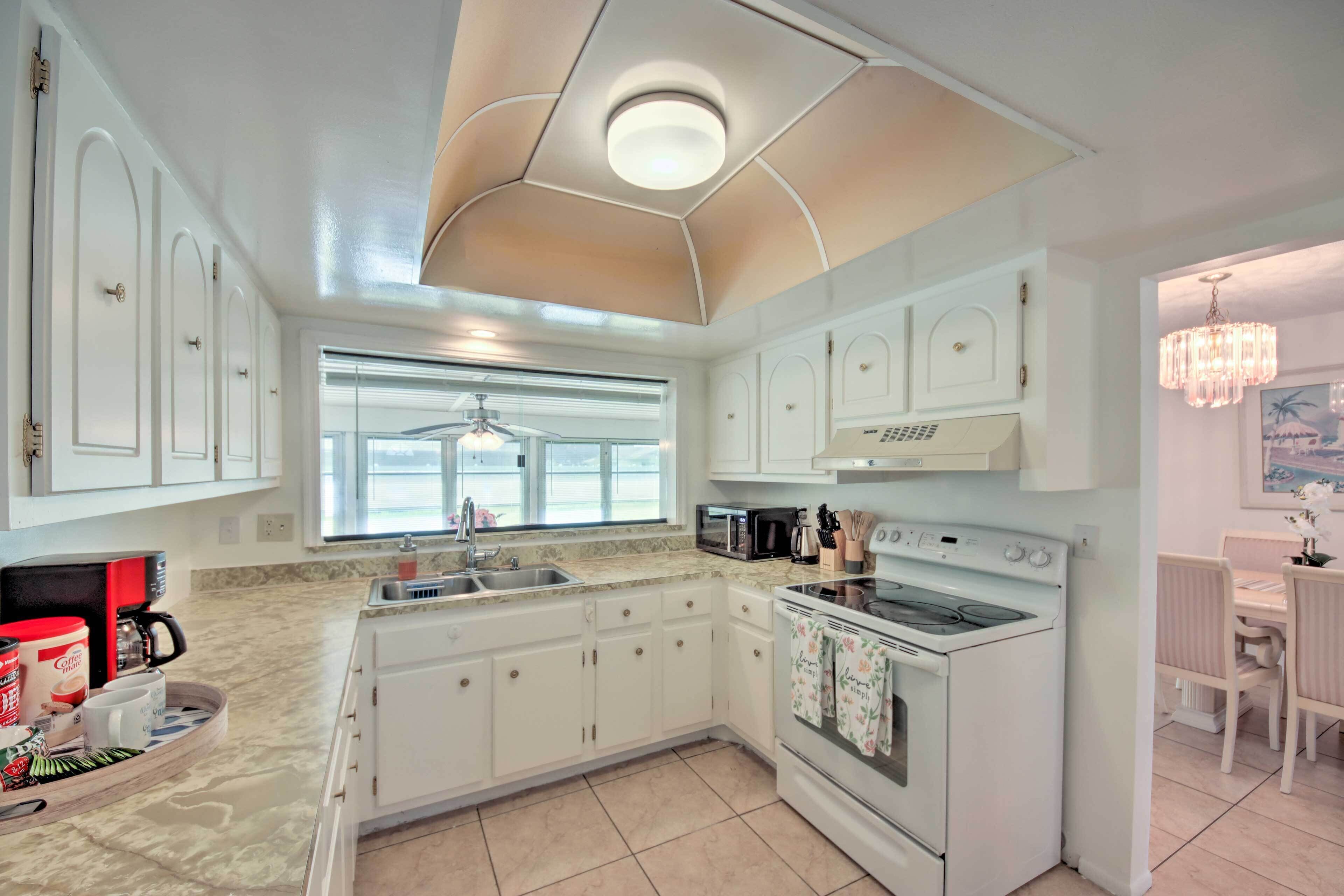 Port Charlotte Retreat ~ 4 Mi to Beach Park!