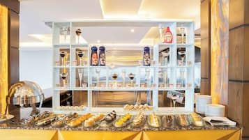 Free daily buffet breakfast