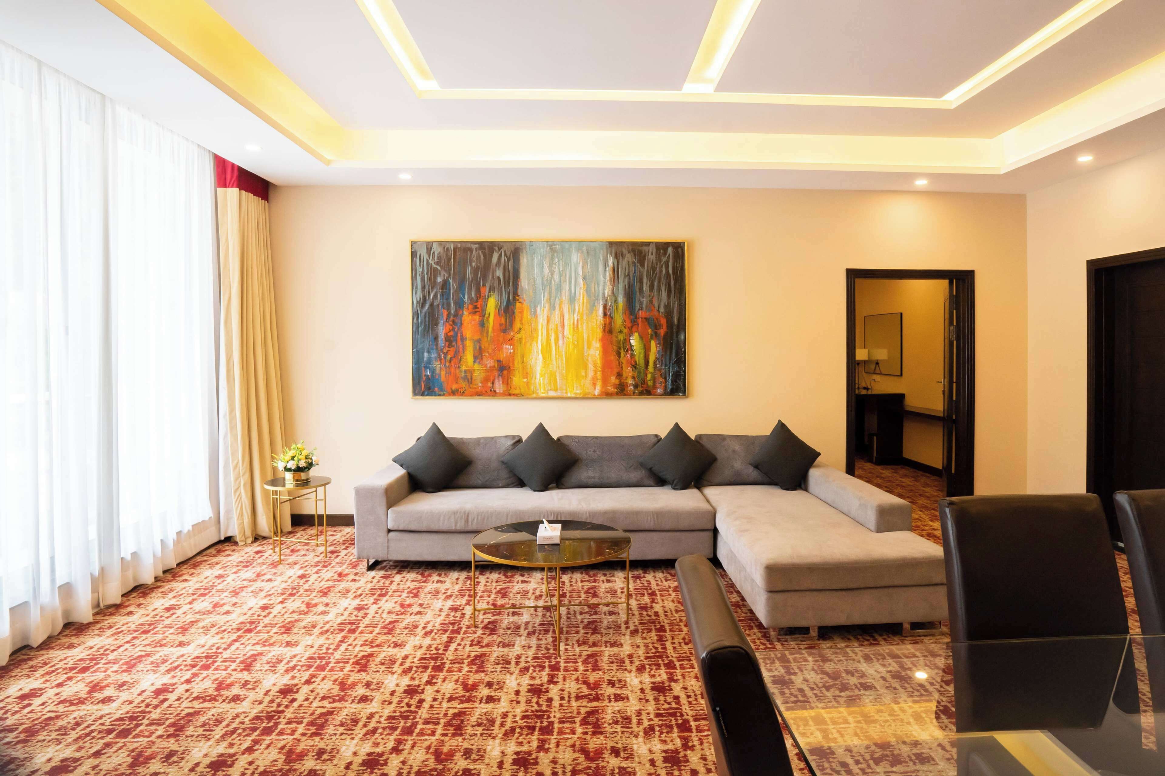 Minibar, Zimmersafe, Schreibtisch, laptopgeeigneter Arbeitsplatz