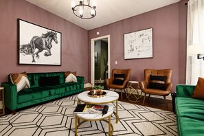 Smart TV, fireplace, DVD player, books