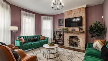 Smart TV, fireplace, DVD player, books