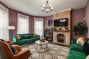 Smart TV, fireplace, DVD player, books