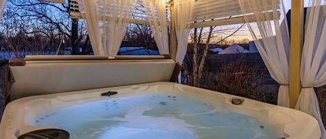 Indoor spa tub