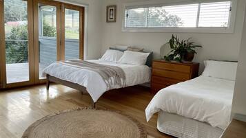 5 bedrooms, iron/ironing board, free WiFi, bed sheets