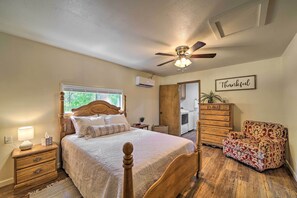 1 bedroom, desk, internet, bed sheets