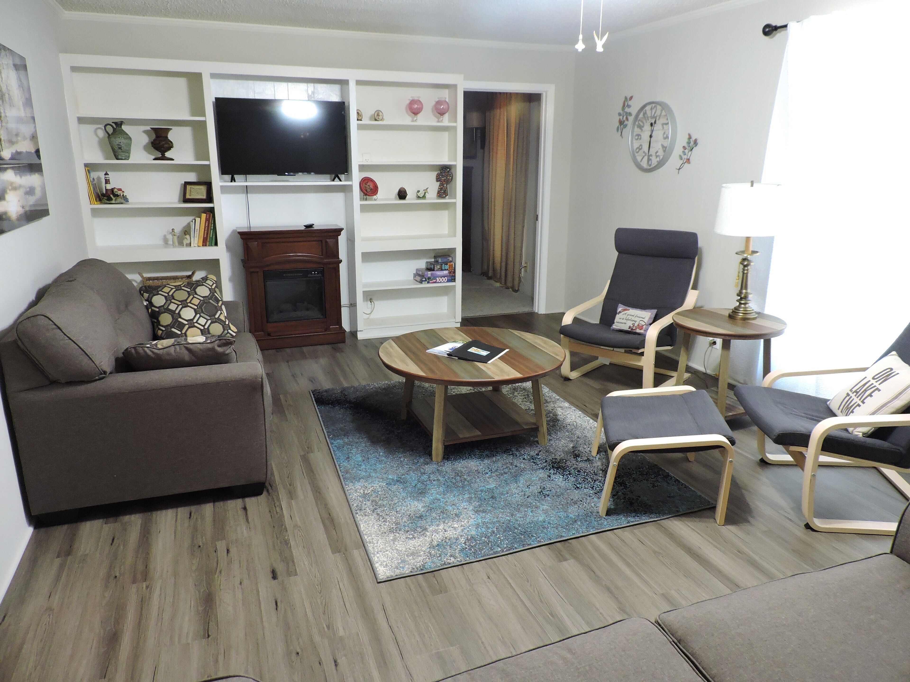 Located near area restaurants, shopping, boat ramps and boat rentals