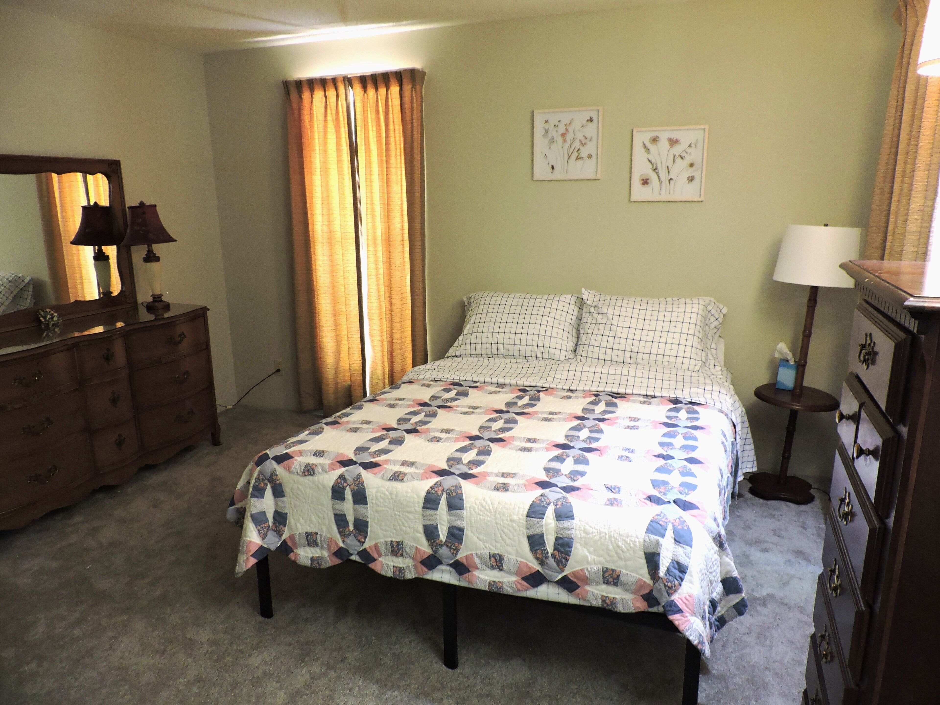 Located near area restaurants, shopping, boat ramps and boat rentals