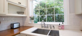 The Scotsman Cottage - Half a mile to Downtown Shops & Restaurants