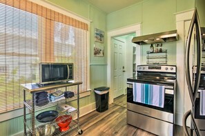Réfrigérateur, micro-ondes, plaque de cuisson, lave-vaisselle