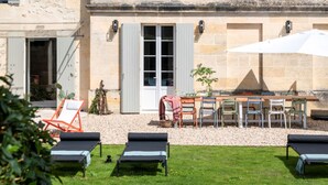 A stone building with a pool, outdoor seating, and a garden. - Maison Groleau (Mombrier)
